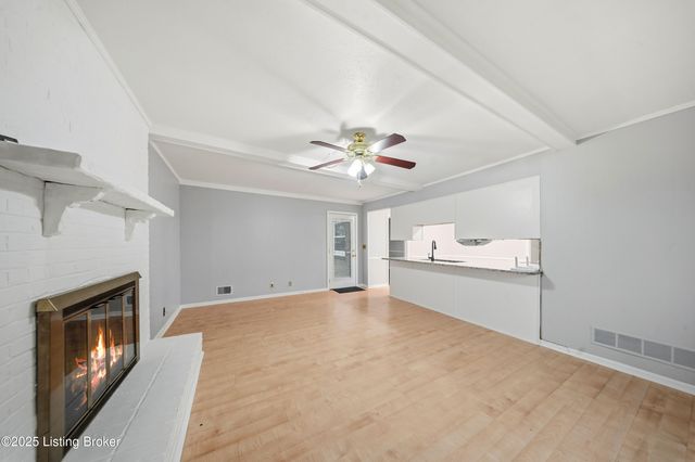 6802 Chepstow Ct, Louisville, KY 40207