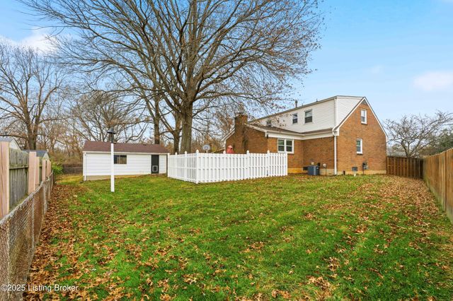 6802 Chepstow Ct, Louisville, KY 40207