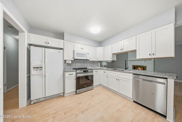 6802 Chepstow Ct, Louisville, KY 40207