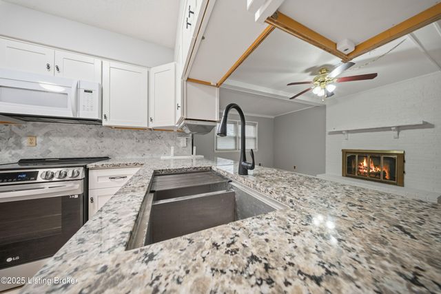 6802 Chepstow Ct, Louisville, KY 40207