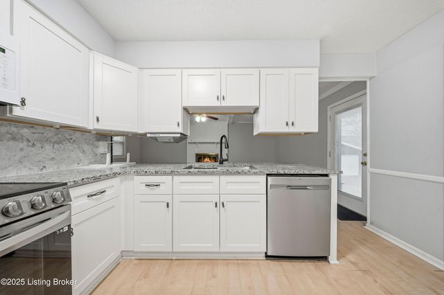 6802 Chepstow Ct, Louisville, KY 40207