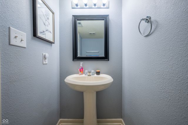 3415 Parkview Drive, Columbus, IN 47201