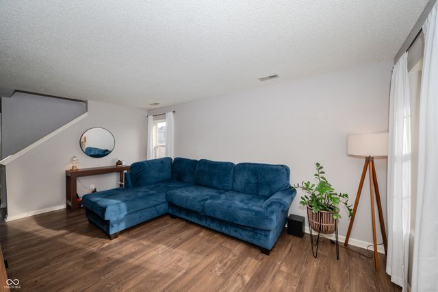 3415 Parkview Drive, Columbus, IN 47201