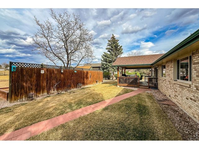 2806 Lake Park Way, Longmont, CO 80503