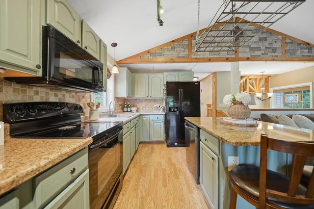 12 Campbell Drive, Pelham, NH 03076