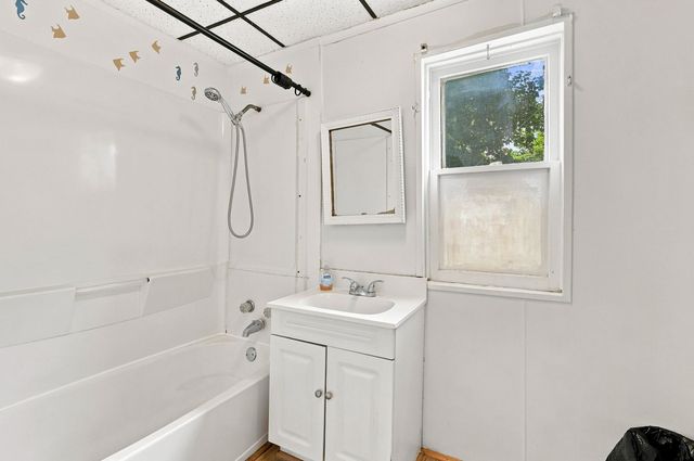 621 Oak Street, Davenport, IA 52802