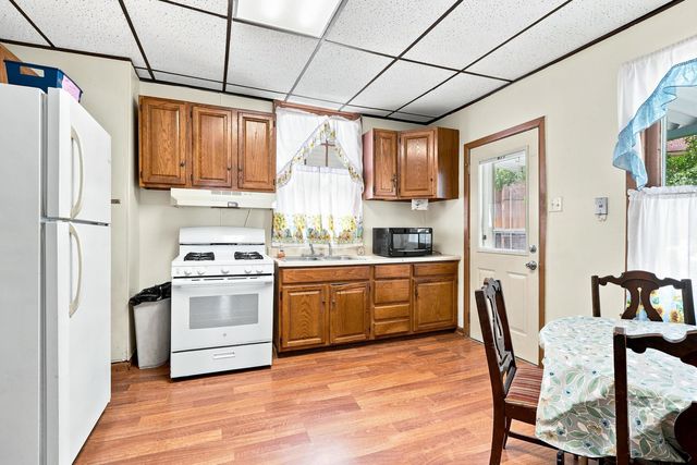 621 Oak Street, Davenport, IA 52802