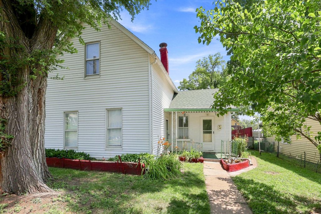 621 Oak Street, Davenport, IA 52802