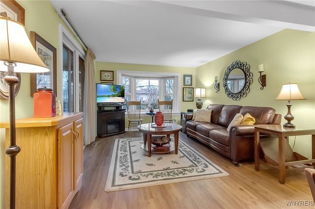 277 Woodward Drive, West Seneca, NY 14224