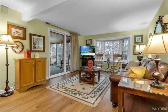 277 Woodward Drive, West Seneca, NY 14224