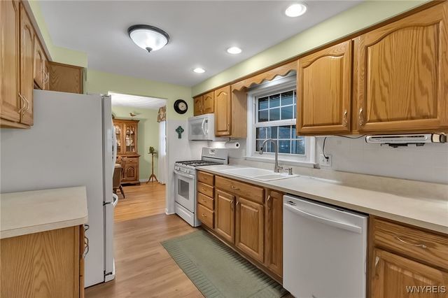 277 Woodward Drive, West Seneca, NY 14224