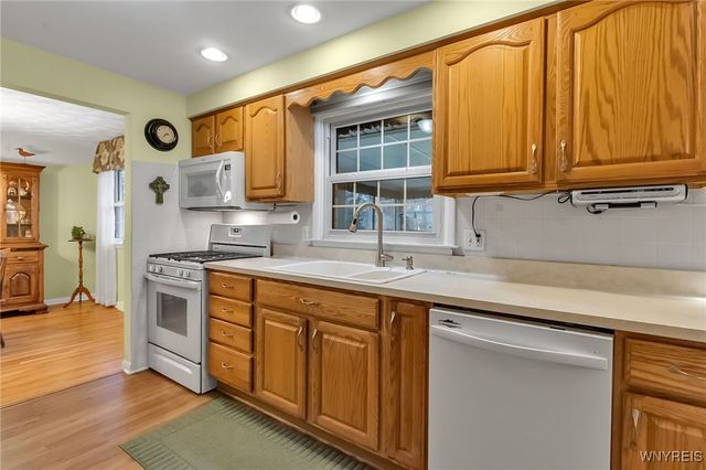 277 Woodward Drive, West Seneca, NY 14224