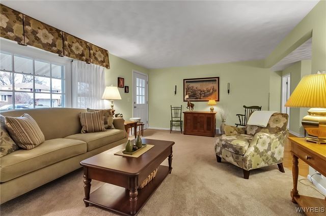 277 Woodward Drive, West Seneca, NY 14224