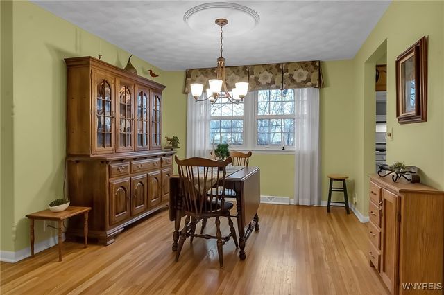 277 Woodward Drive, West Seneca, NY 14224