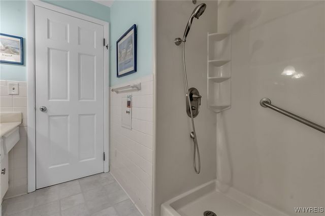 277 Woodward Drive, West Seneca, NY 14224