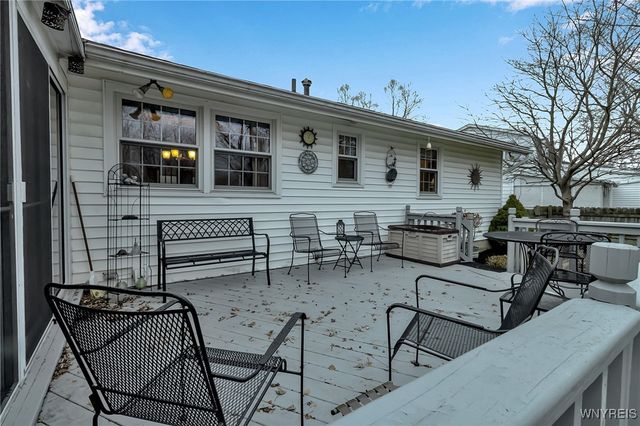 277 Woodward Drive, West Seneca, NY 14224