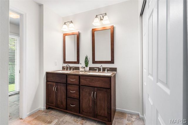 4716 Brookton Way, St Louis, MO 63128