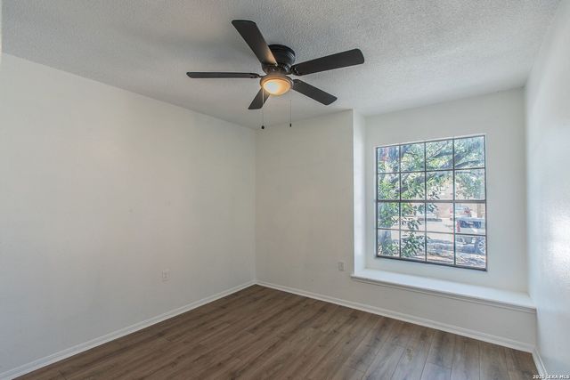 3662 CANDLEHEAD LN, San Antonio, TX 78244