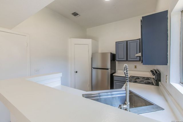 3662 CANDLEHEAD LN, San Antonio, TX 78244