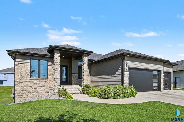 6701 E Spitfire Cir Circle, Sioux Falls, SD 57110