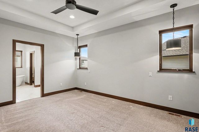 6701 E Spitfire Cir Circle, Sioux Falls, SD 57110