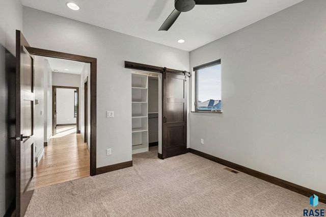6701 E Spitfire Cir Circle, Sioux Falls, SD 57110