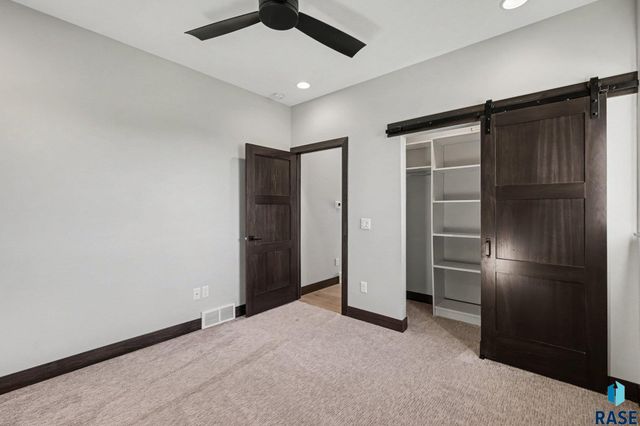 6701 E Spitfire Cir Circle, Sioux Falls, SD 57110