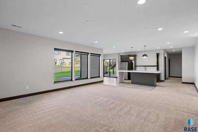6701 E Spitfire Cir Circle, Sioux Falls, SD 57110