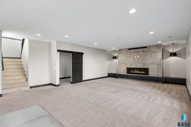 6701 E Spitfire Cir Circle, Sioux Falls, SD 57110