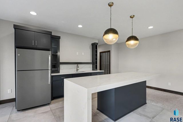6701 E Spitfire Cir Circle, Sioux Falls, SD 57110