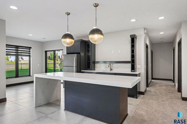6701 E Spitfire Cir Circle, Sioux Falls, SD 57110