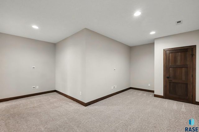 6701 E Spitfire Cir Circle, Sioux Falls, SD 57110