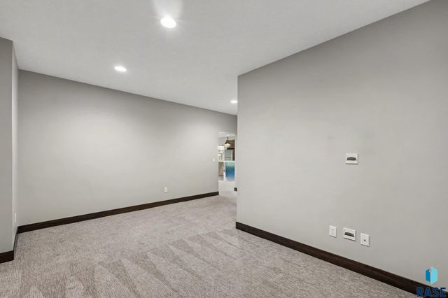 6701 E Spitfire Cir Circle, Sioux Falls, SD 57110