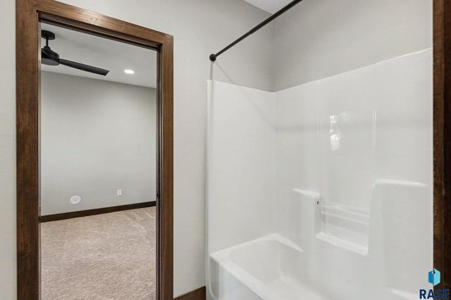 6701 E Spitfire Cir Circle, Sioux Falls, SD 57110