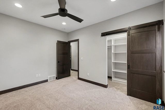 6701 E Spitfire Cir Circle, Sioux Falls, SD 57110