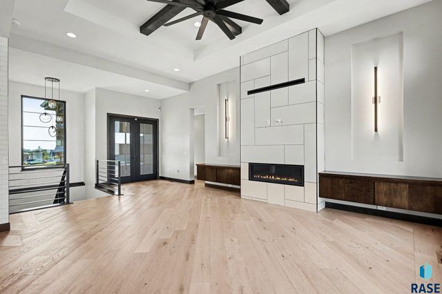 6701 E Spitfire Cir Circle, Sioux Falls, SD 57110