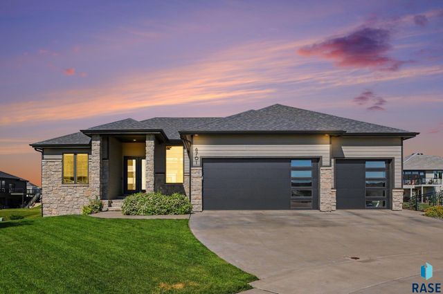 6701 E Spitfire Cir Circle, Sioux Falls, SD 57110