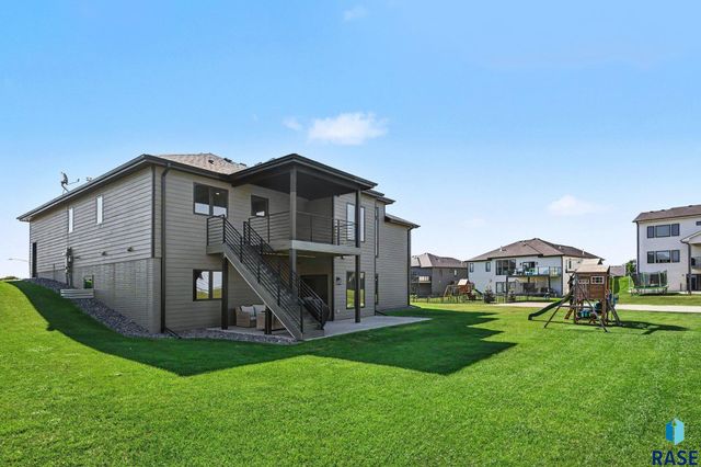 6701 E Spitfire Cir Circle, Sioux Falls, SD 57110