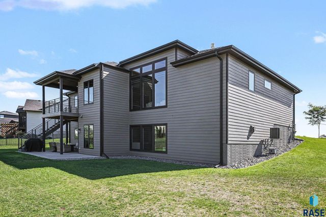 6701 E Spitfire Cir Circle, Sioux Falls, SD 57110