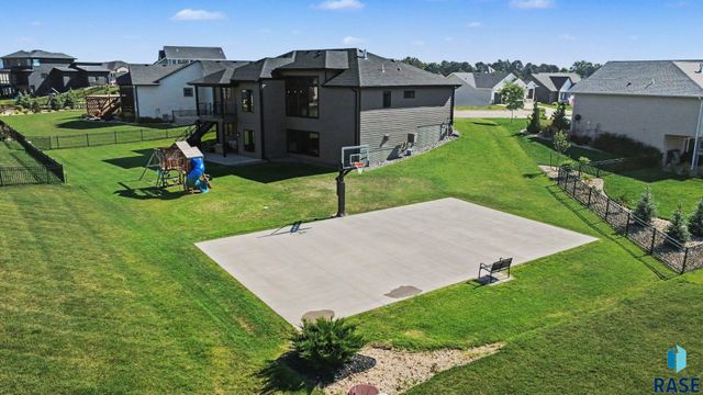 6701 E Spitfire Cir Circle, Sioux Falls, SD 57110