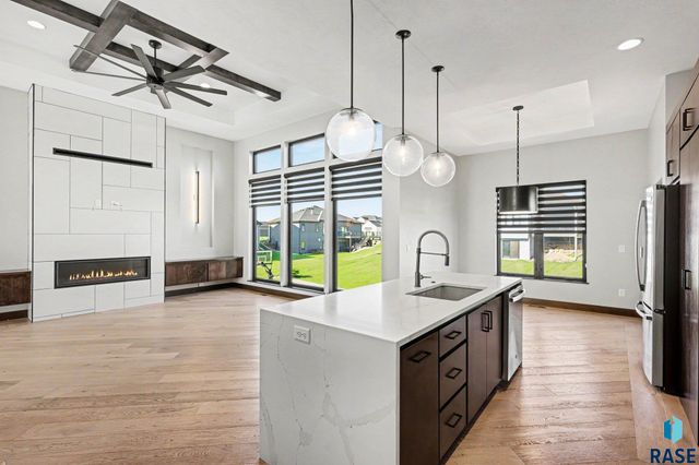 6701 E Spitfire Cir Circle, Sioux Falls, SD 57110
