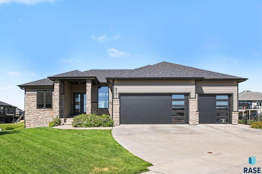 6701 E Spitfire Cir Circle, Sioux Falls, SD 57110