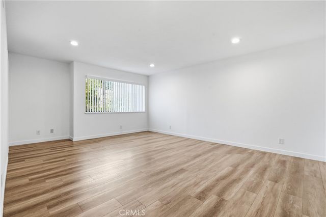 9000 Vanalden, Northridge, CA 91324