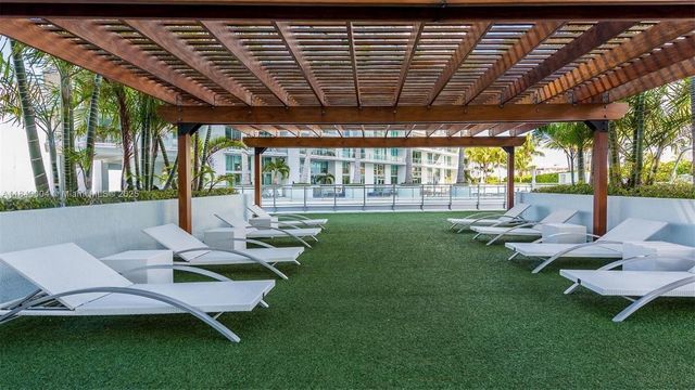 92 SW 3rd St 3608, Miami, FL 33130