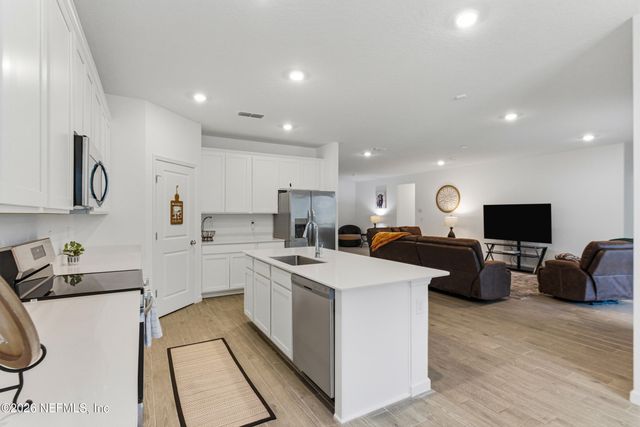 8486 HORSEBIT Circle, Jacksonville, FL 32219