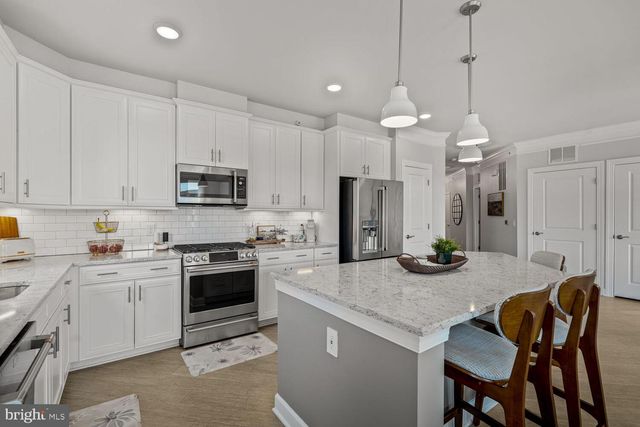 6104 FAIRVIEW FARM DR #403, Alexandria, VA 22315