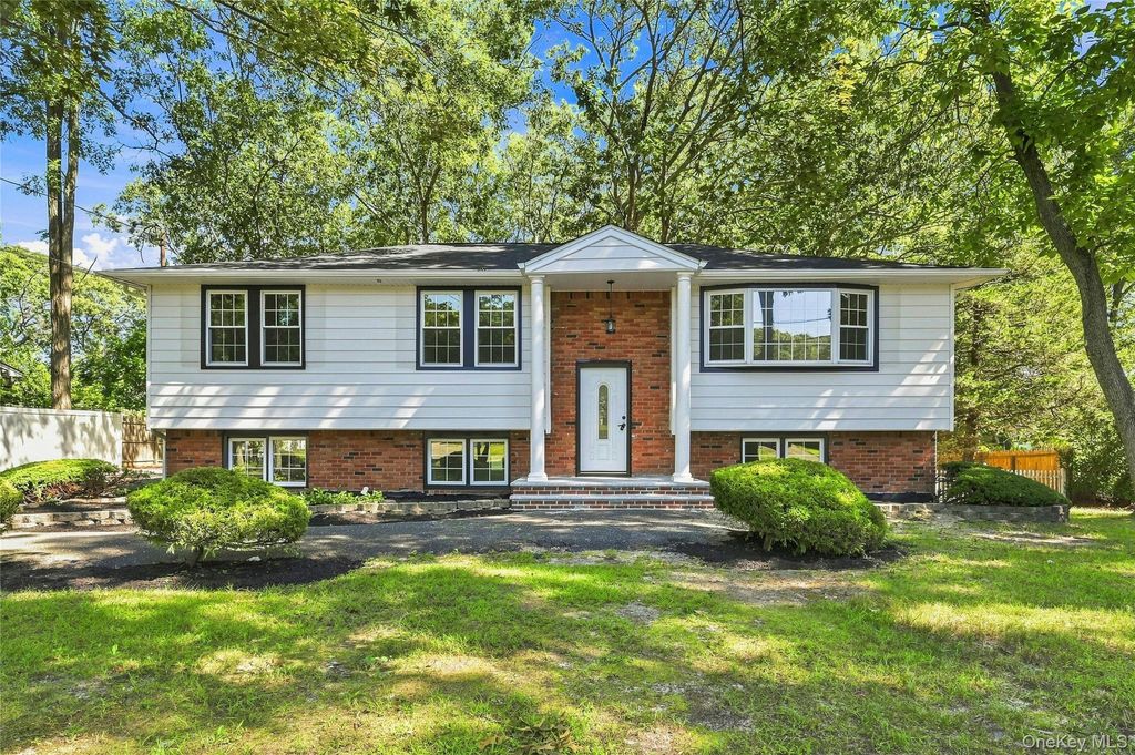 147 Pauls Path, Coram, NY 11727 — photo 2