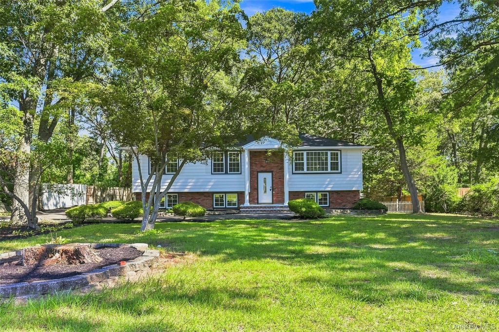 147 Pauls Path, Coram, NY 11727 — photo 4
