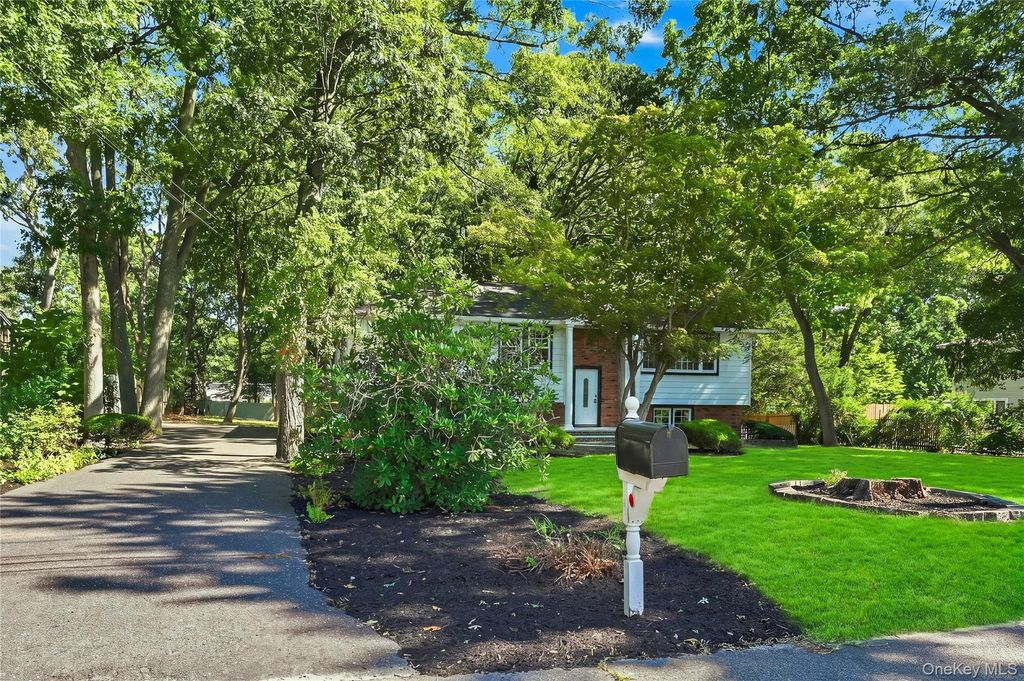 147 Pauls Path, Coram, NY 11727 — photo 5