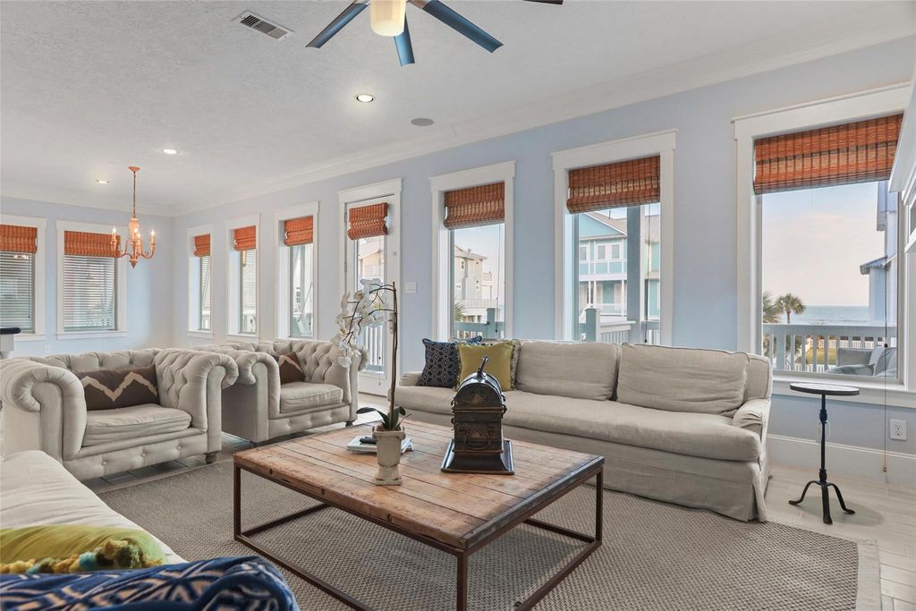 Image 10 of property listing at 11718 Beachside, Galveston, TX 77554